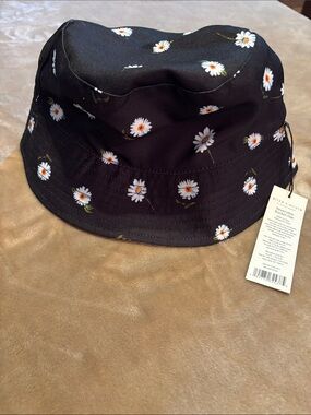 Alice + Olivia Black Bucket Hat with White Daisy Print